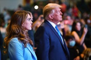 Read more about the article Trump Aide Hicks Cries on Witness Stand, Recalls 2016 Chaos by By David Voreacos, Patricia Hurtado, and Erik Larson.