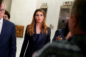 Read more about the article Hope Hicks divulges being at center of Trump’s 2016 damage control by Zach Schonfeld and Ella Lee