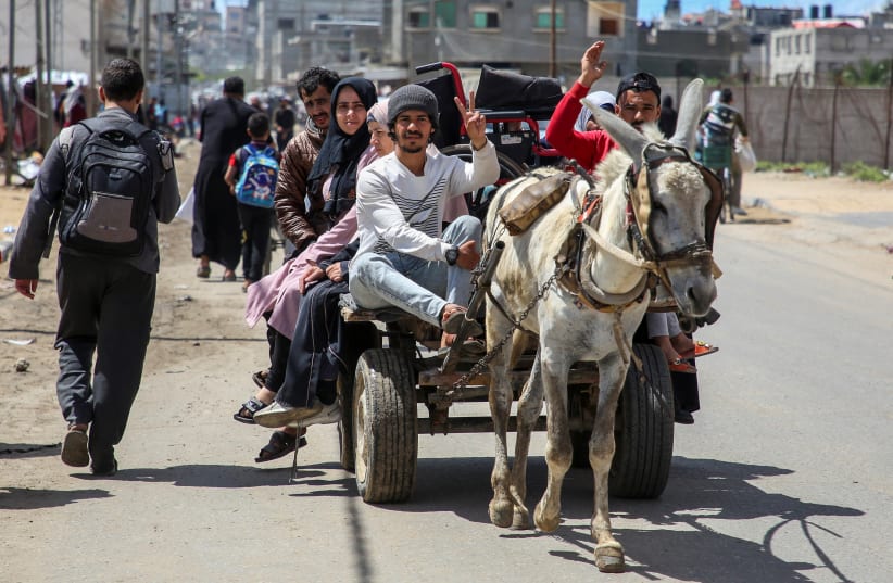 Read more about the article Dozens of Gazans stopped by Egyptian military as they attempt to cross the border by Maariv, Eyal Green, Danielle Greyman – Kennard