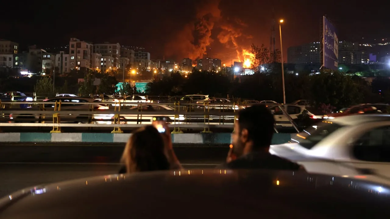 You are currently viewing Tehran residents report blast sounds after US president’s ‘get out’ alert by Carl Montel.