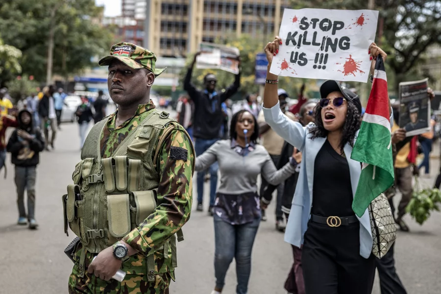 Read more about the article Kenyan police deploy tear gas against demonstrators protesting blogger’s custodial death by Ehud Jones