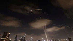 Read more about the article Israel runs low on missile defense systems as Iran intensifies its strikes by Carl Montel.