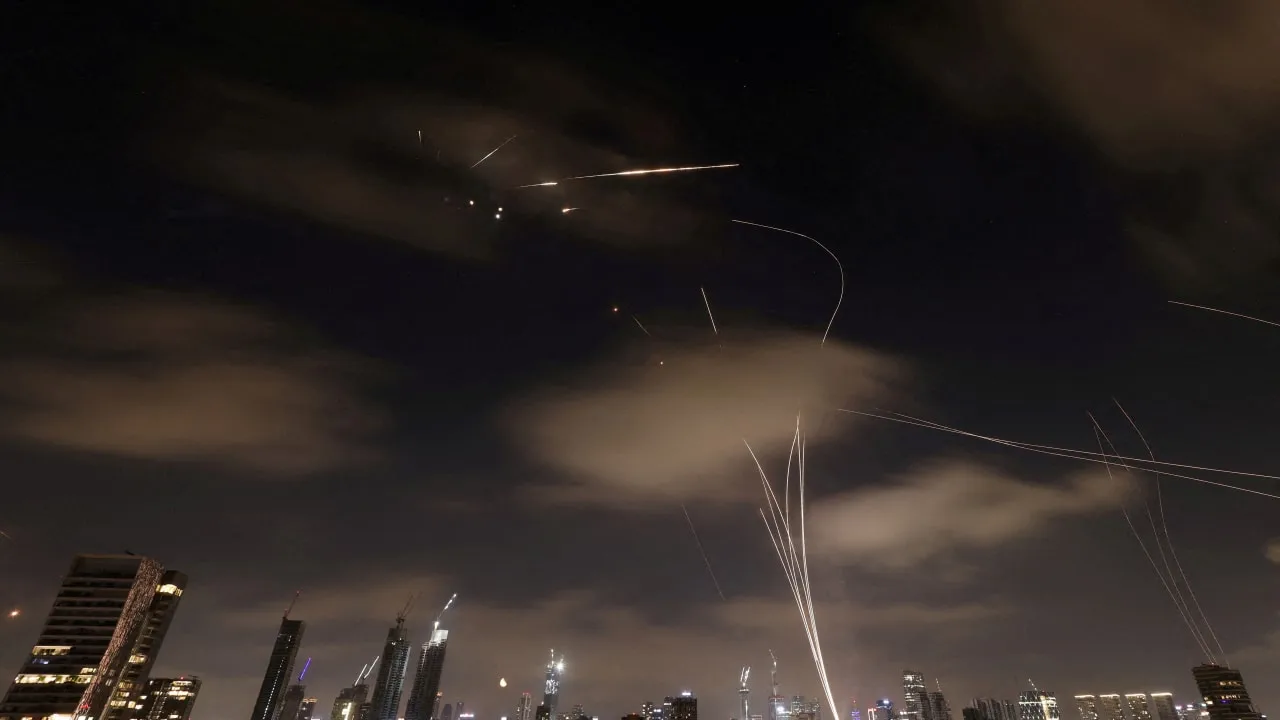 Read more about the article Israel runs low on missile defense systems as Iran intensifies its strikes by Carl Montel.