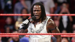 Read more about the article WWE announces the departure of the Super Star R-Truth after 17-year of run by Henry Nichols.