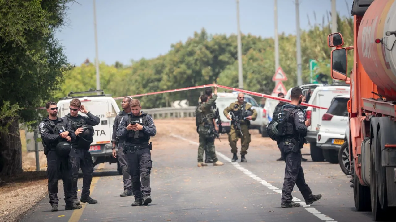 You are currently viewing Iranian missile knocks out power for thousands in South after hitting electrical systems by Carl Montel.