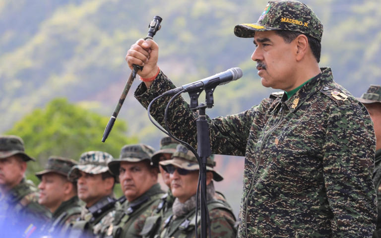 Read more about the article Venezuelan protesters call on Trump to militarily remove Maduro. By Katy Moore.