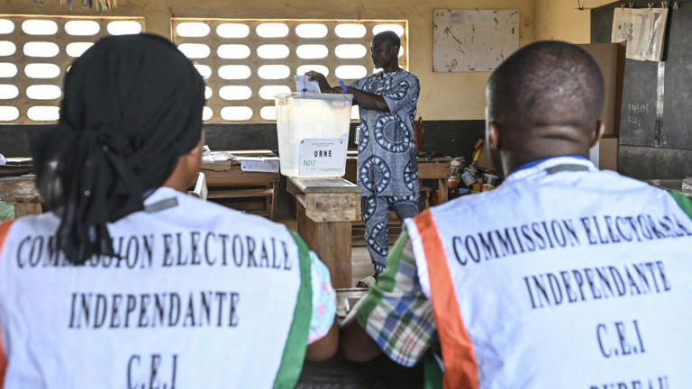 Read more about the article Ivory Coast begins elections as President Ouattara runs for a fourth term with little resistance from the divided opposition. By Ehud Jones.