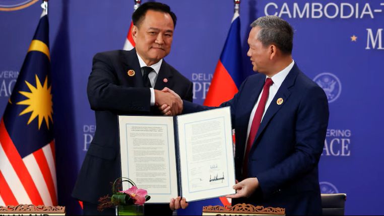 Read more about the article Thailand suspends Cambodia ‘Peace deal Agreement’. By Carl Montel