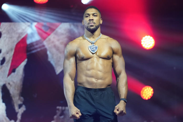 Read more about the article Anthony Joshua returns to UK after deadly Nigeria Car Crash that killed Two. By Ehud Jones.
