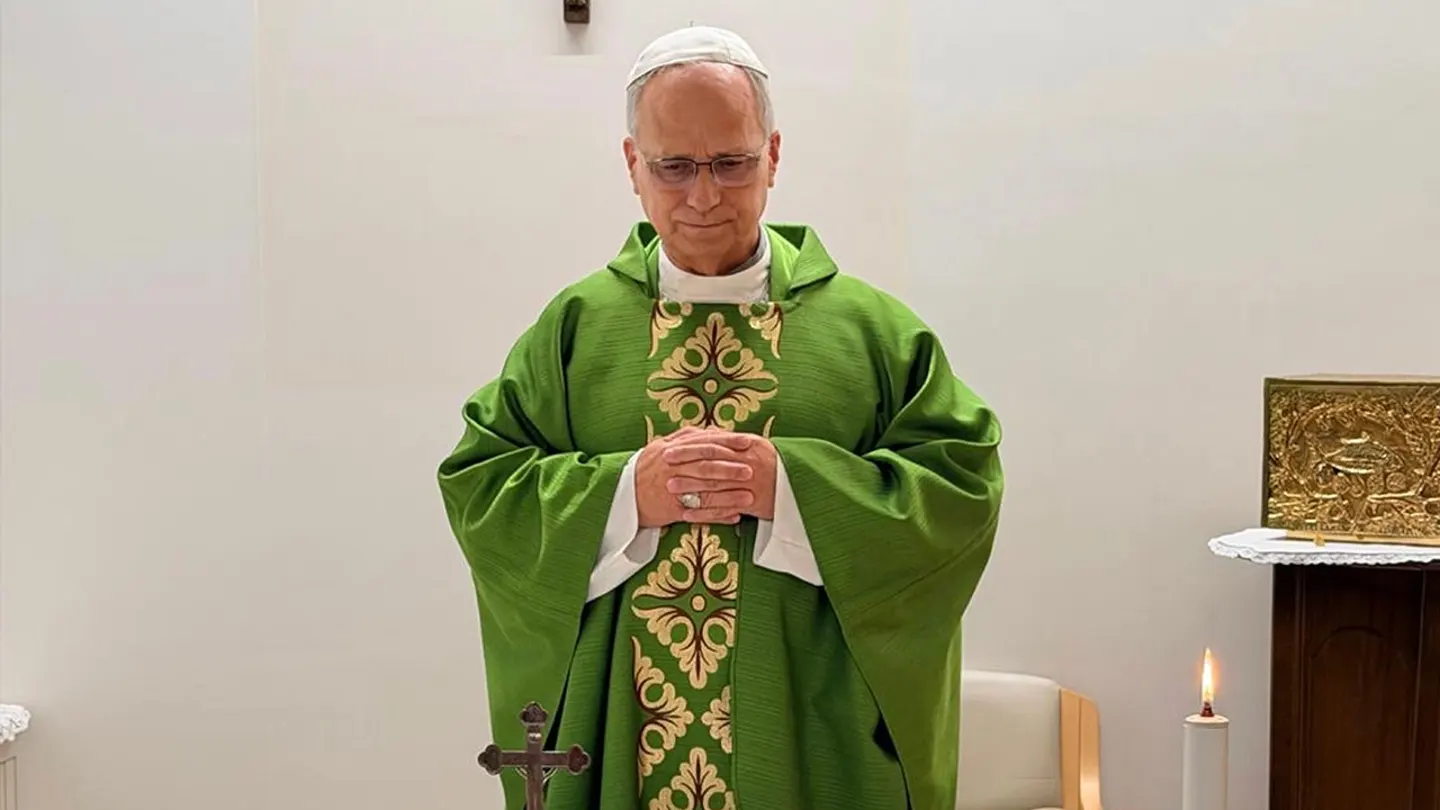 You are currently viewing Pope Leo XIV Seen in Public After Lung Surgery. By Sandra Lomami.