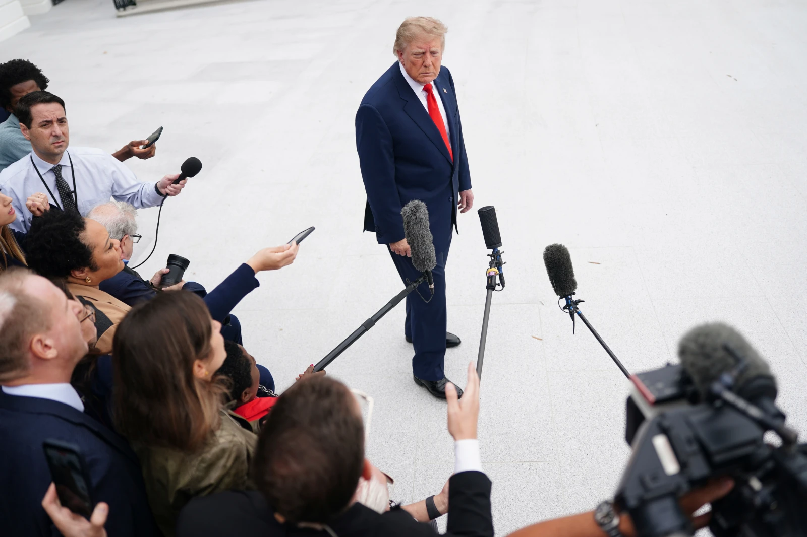 You are currently viewing Trump Calls for Zelenskyy’s Replacement Cites Diesel Costs. By Sandra Lomami.